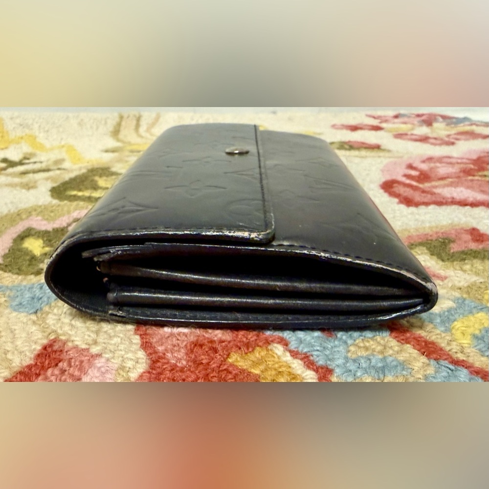 SOLD LOUIS VUITTON Metallic Monogram Vernis Sarah Long Bi-Fold Wallet - Picture 7 of 16